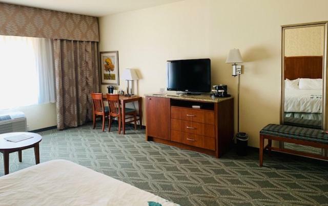 Hotel Wingate By Wyndham Elkins Exterior foto